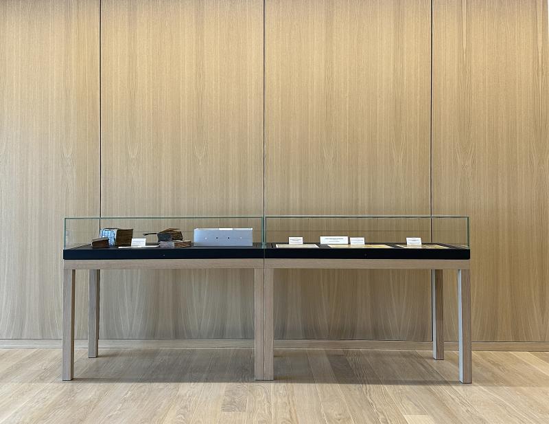 Fertigstellung: Tischvitrinen zur Präsentation von Archivgut